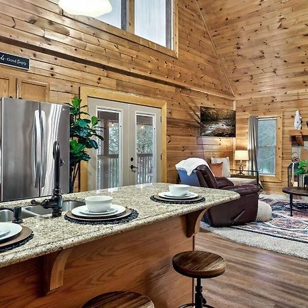 Cabin With New Hot Tub, Near Dollywood .2Bd.2Ba.Sleeps6.Bbq Sevierville Exterior photo