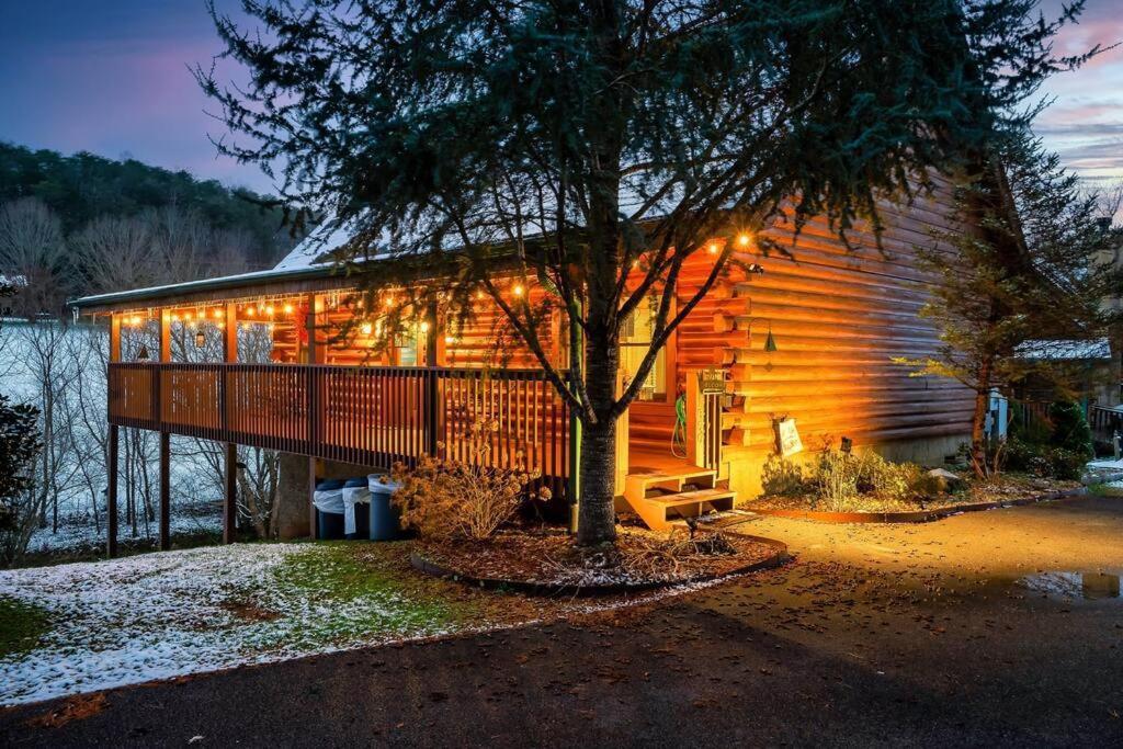 Cabin With New Hot Tub, Near Dollywood .2Bd.2Ba.Sleeps6.Bbq Sevierville Exterior photo