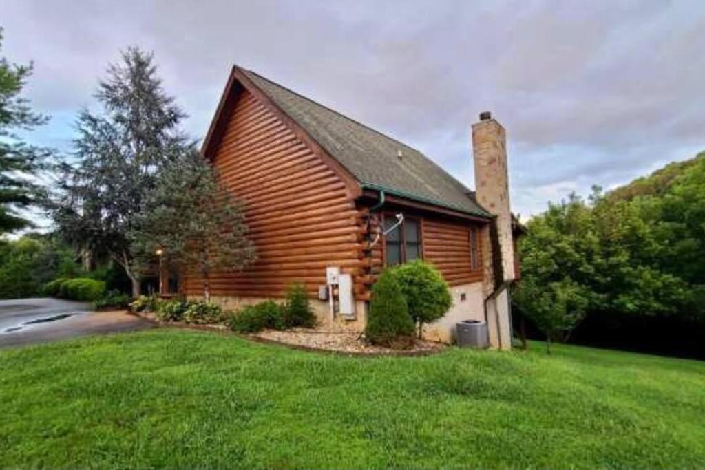 Cabin With New Hot Tub, Near Dollywood .2Bd.2Ba.Sleeps6.Bbq Sevierville Exterior photo