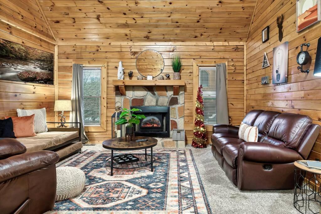 Cabin With New Hot Tub, Near Dollywood .2Bd.2Ba.Sleeps6.Bbq Sevierville Exterior photo