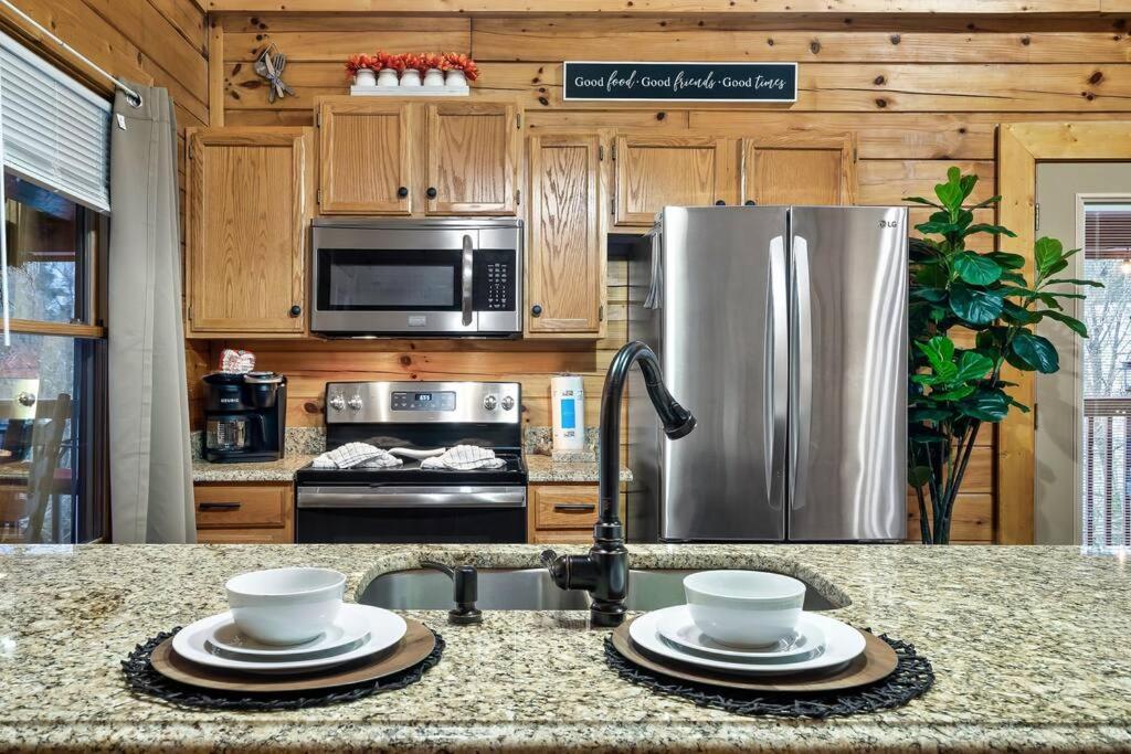 Cabin With New Hot Tub, Near Dollywood .2Bd.2Ba.Sleeps6.Bbq Sevierville Exterior photo