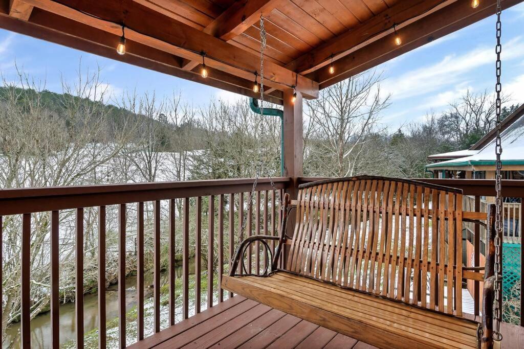Cabin With New Hot Tub, Near Dollywood .2Bd.2Ba.Sleeps6.Bbq Sevierville Exterior photo