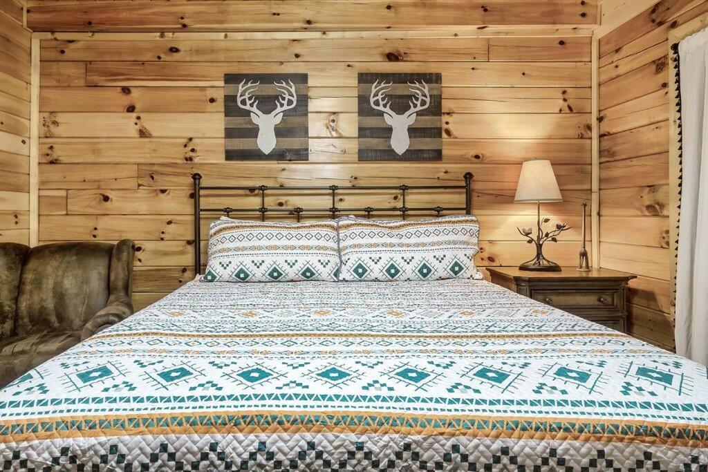 Cabin With New Hot Tub, Near Dollywood .2Bd.2Ba.Sleeps6.Bbq Sevierville Exterior photo