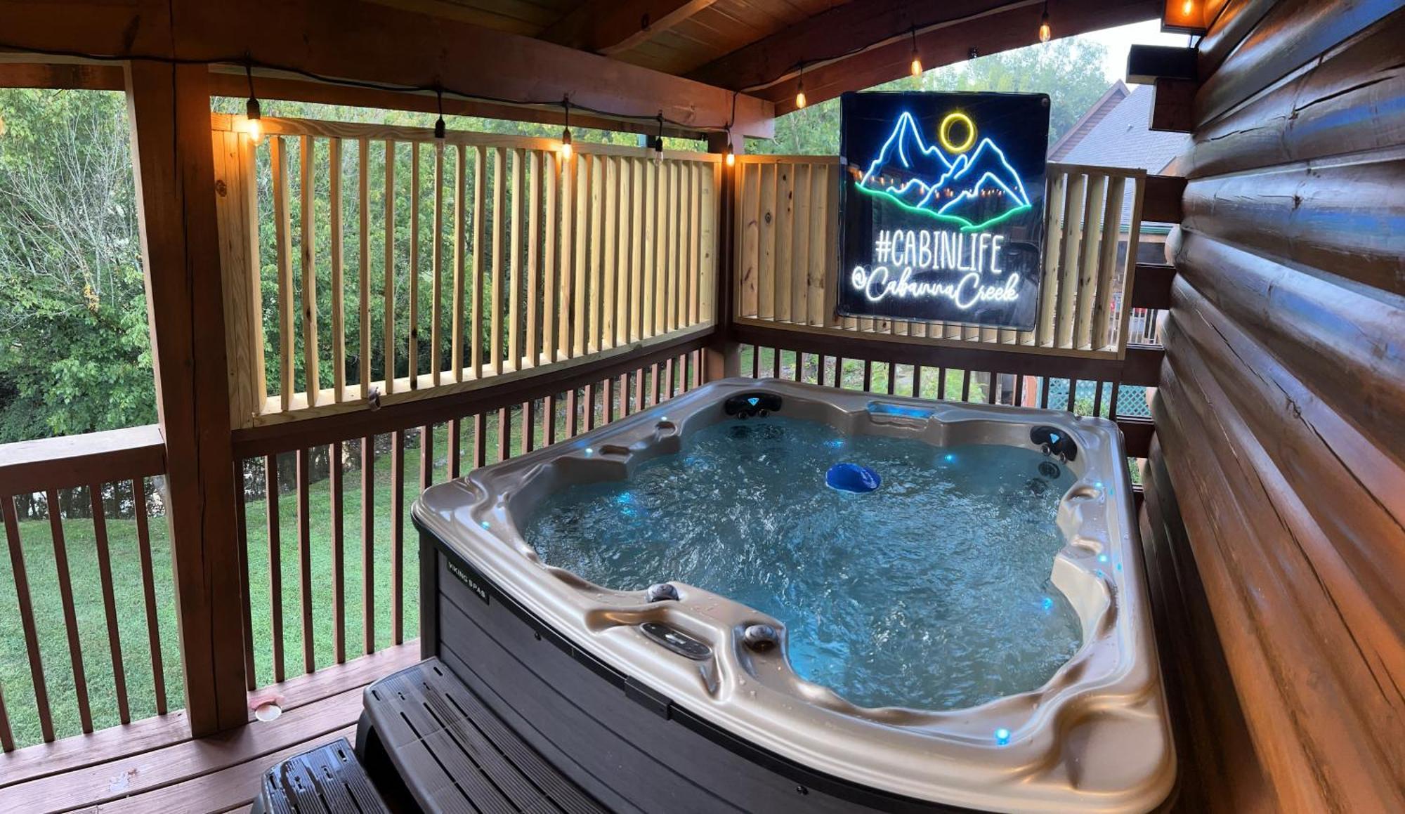 Cabin With New Hot Tub, Near Dollywood .2Bd.2Ba.Sleeps6.Bbq Sevierville Exterior photo